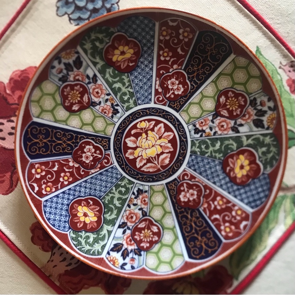 A stunning Mosaic design plate. Floral inspired.